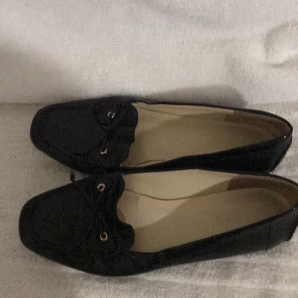 Slippers - Picture 2 of 4